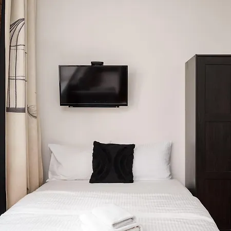Apartment Metro Wilenski #4 By Bookinghost Warsaw